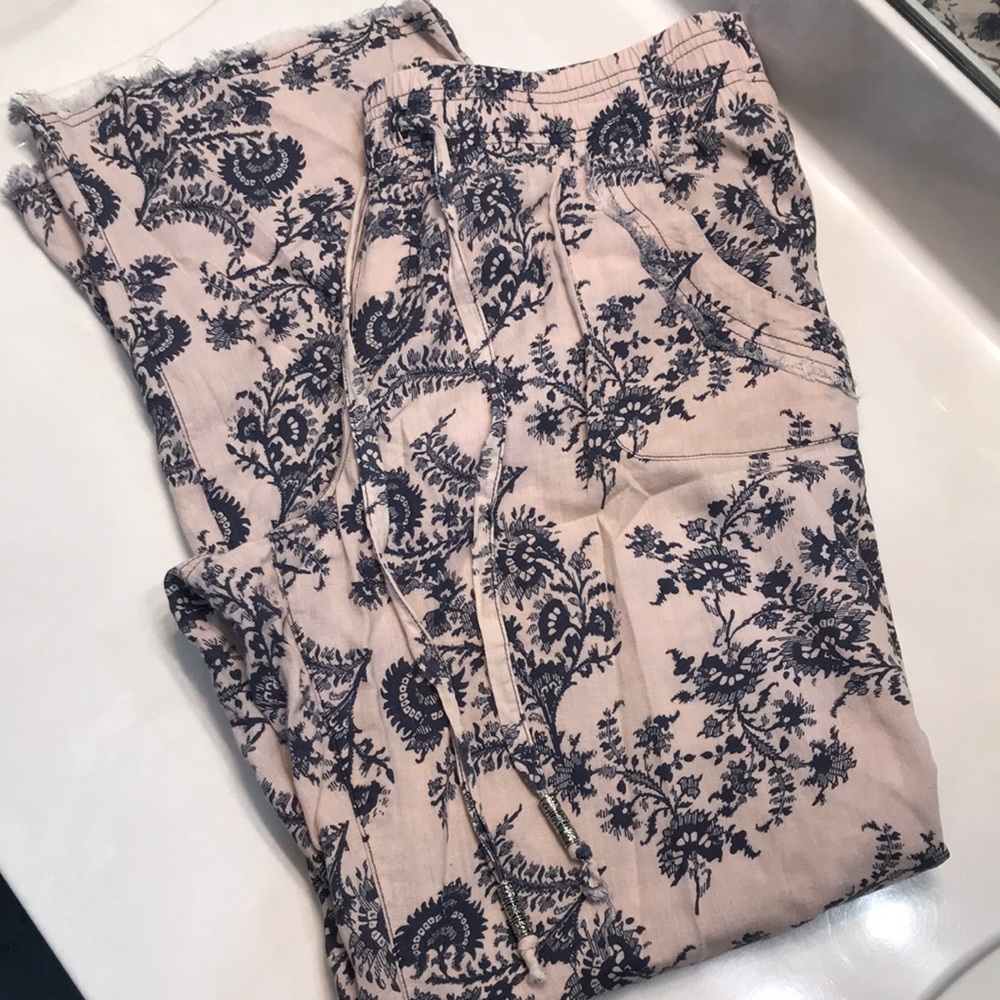 Knox Rose linen pants size M. Excellent condition.